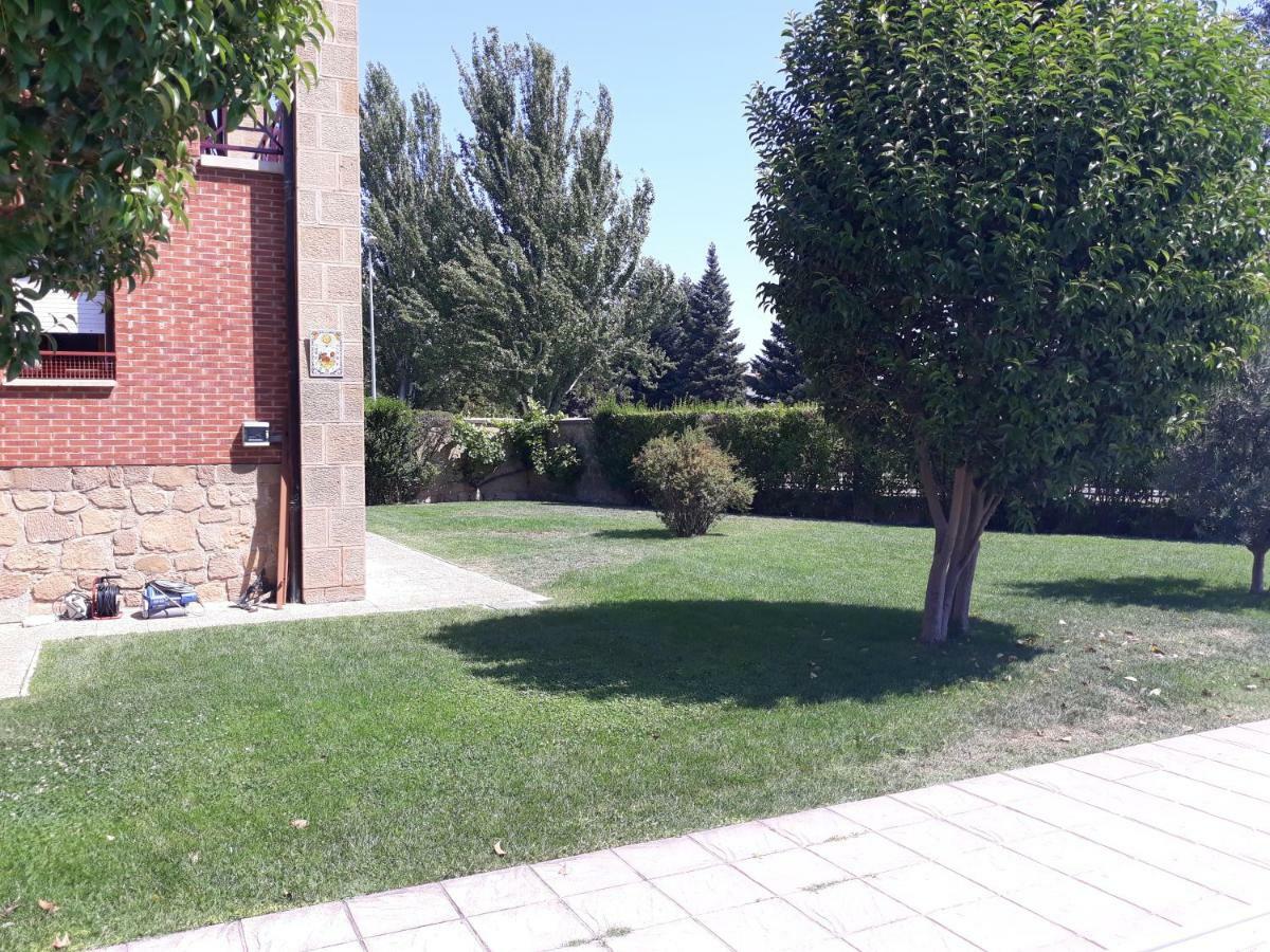 Preciosa Casa Independiente Con Piscina Cubierta Y Gran Jardin Privados ハーロー エクステリア 写真